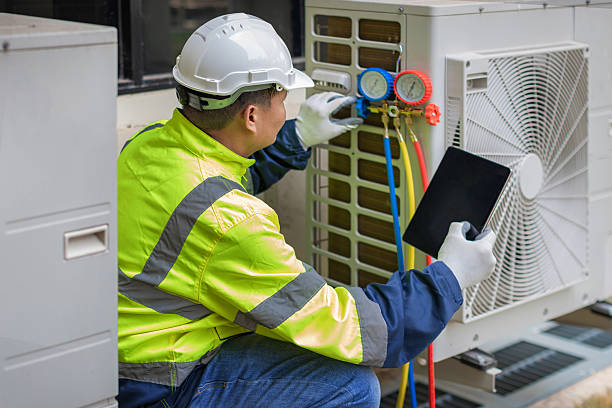 Professional Heat Pump Repair technician working in Edgewood, TX